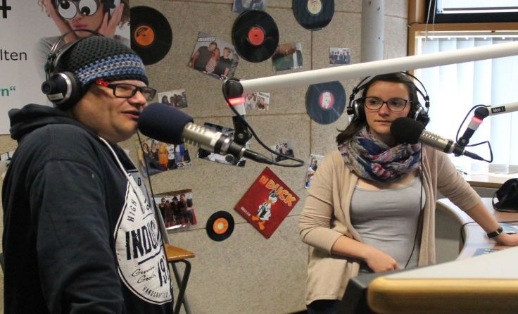 MC Ron mit Co-Moderatorin Sabine Hubner im Studio des Campus & City-Radio. Foto: Thomas Lettner