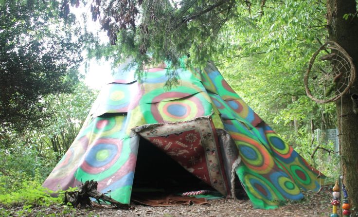 Das Tipi steht auf dem kleinen Hügel direkt hinter dem Hauserl. Fotos: Thomas Lettner