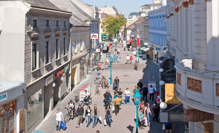 Schon Ende August 2018 wird die Kremser Gasse in neuem Glanz erstrahlen. Foto: Werner Jäger