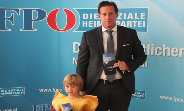 Landtagsabgeordneter Reinhard Teufel mit seinem kleinen "Star" Tochter Heidi. Foto: Thomas Lettner