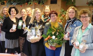 Prominenter Besuch beim traditionellen Adventmarkt von fairwurzelt