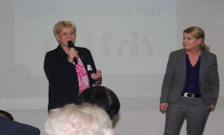Bürgermeisterin Ursula Puchebner (l.) und Moderatorin Gwendolin Jungblut