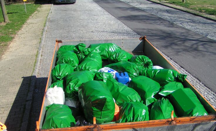 Die Müll-Ausbeute von zwei Parkplätzen. Fotos: ASFINAG