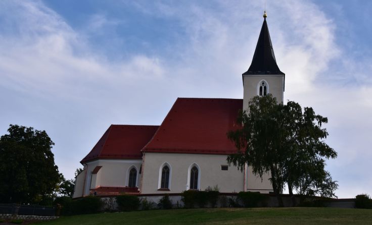 Die außen renovierte Kirche in St. Michael mit neuem Dach. Foto: Josef Friedl