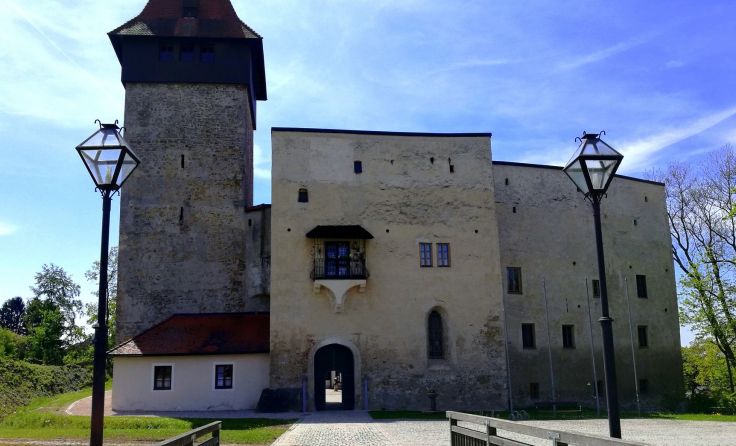 Das Schloss Ulmerfeld wird Schauplatz historischer Gerichtsfälle. Fotos: H. Steinacher
