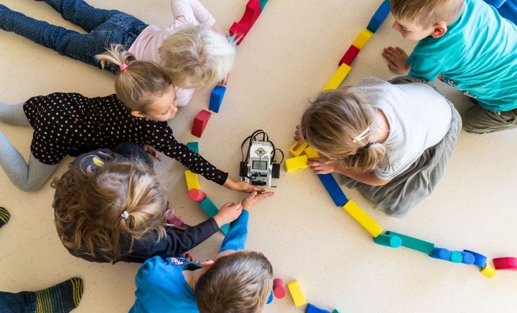 Die Kindergartenkinder durften Aufgaben der Lego-Roboter lösen. Foto: Schulzentrum Ybbs