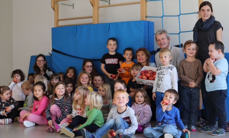 Die Kinder durften sich einen Apfel aussuchen und mit nach Hause nehmen. Foto: Gemeinde
