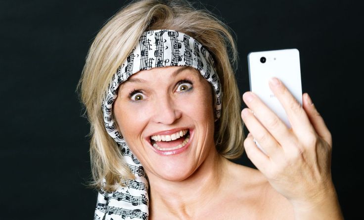 Musikalisch-humorvoll wird es auch mit Anja Kaller. Foto: Ursula Röck