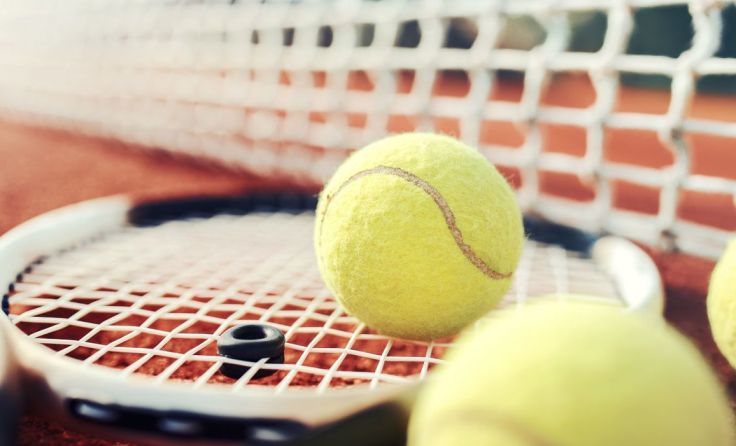 Das Tennistraining ist speziell auf Kinder abgestimmt. Foto: Bobex-73/Shutterstock.com