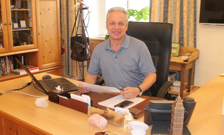 Bürgermeister Franz Stefan Karlinger in seinem Büro im Stadtamt Enns. Foto: Thomas Lettner