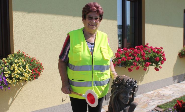 Ingeborg Baumgartner hat die Schülerlotsen in Enns eingeführt. Foto: Thomas Lettner