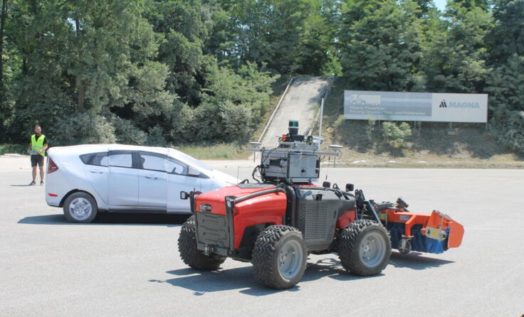 Nach dem Spatenstich wurde ein automatisiertes Ausweichmanöver inszeniert. (Foto: Thomas Lettner)