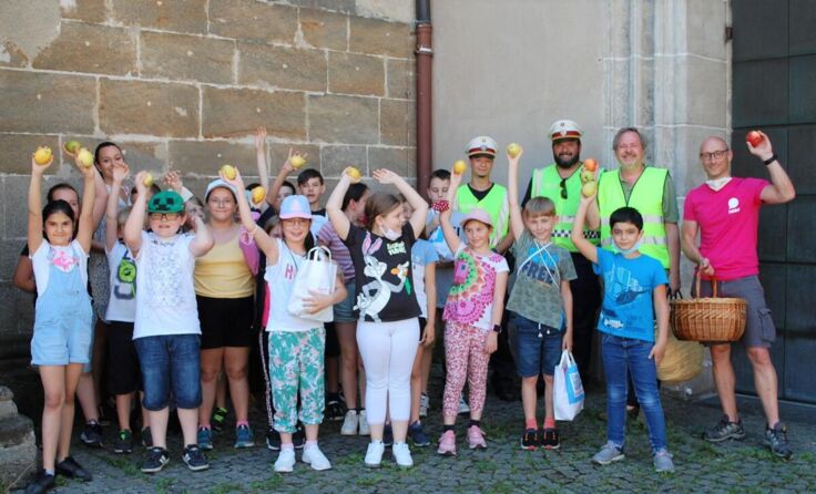 Die 3E der Volksschule Enns beteiligte sich an der Apfel-Zitrone-Aktion. (Foto: Fosen)