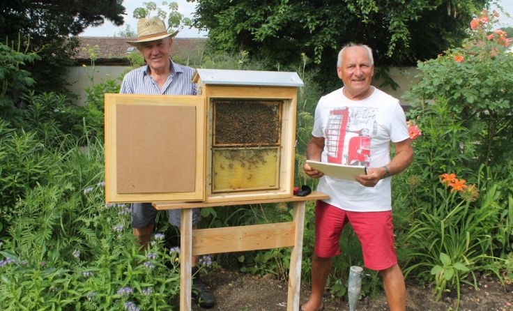 Bienenexperte Kurt Feichtner (r.) und Gärtner Augustinus Klein (Foto: Thomas Lettner)
