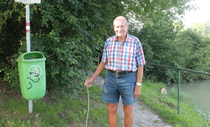 Den Wanderweg entlang der Enns pflegt Erwin König schon seit 25 Jahren. (Foto: Thomas Lettner)