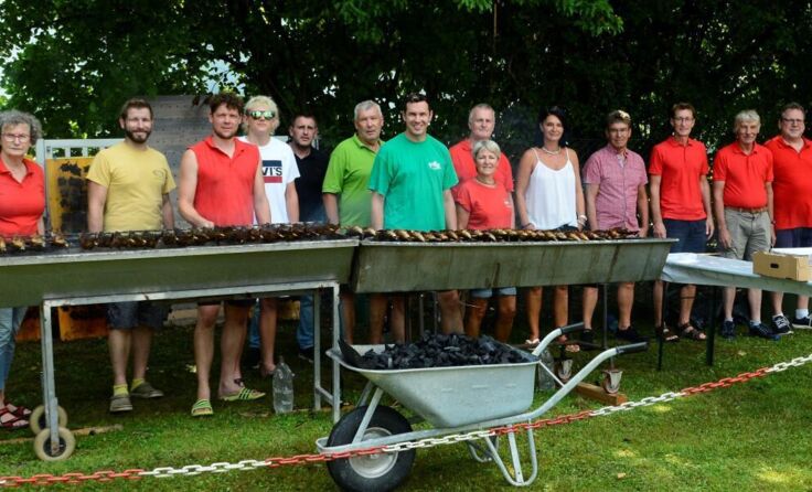 Die gebratenen Fische gab es heuer zum Mitnehmen. (Foto: SPÖ Niederneukirchen)