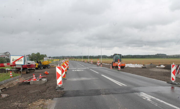 Im Oktober wird an der Kreuzung eine Ampelanlage montiert. (Foto: Thomas Lettner)