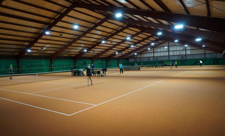 Nach fast vierzig Jahren ist die Tennishalle Enns etwas sanierungsbedürftig. (Foto: Union Enns)