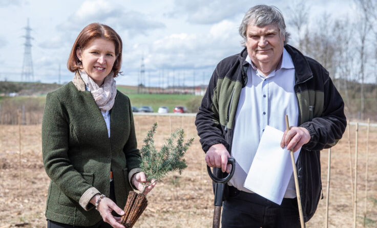 Landesrätin Michaela Langer-Weninger und Projektleiter Christoph Jasser (Foto: Schaffner Lisa)