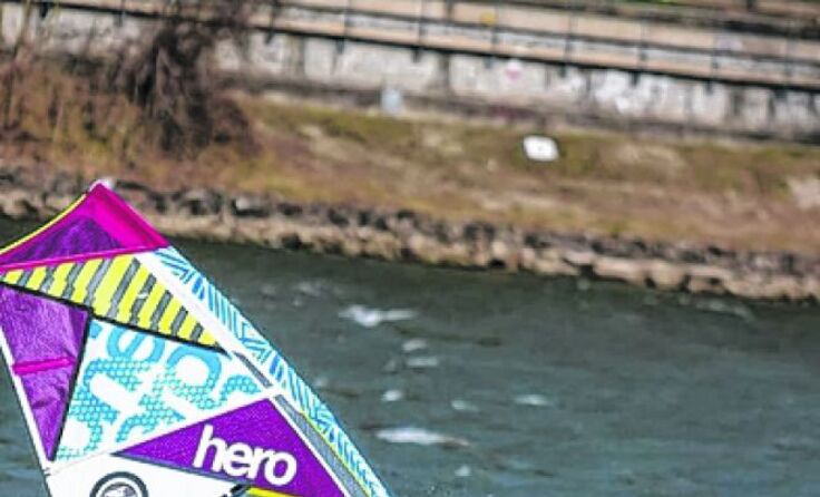 Surfer auf der Donau Foto: Weihbold