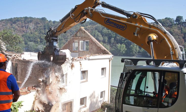 Die Abrissarbeiten sind in vollem Gange. Foto: Land OÖ/Schauer