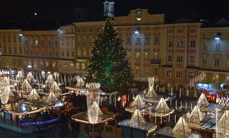 Der Christbaum am Linzer Hauptplatz Foto: Stadt Linz