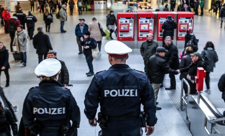 Die Polizeipräsenz am Hauptbahnhof zeigt schon Wirkung. Foto: Weihbold
