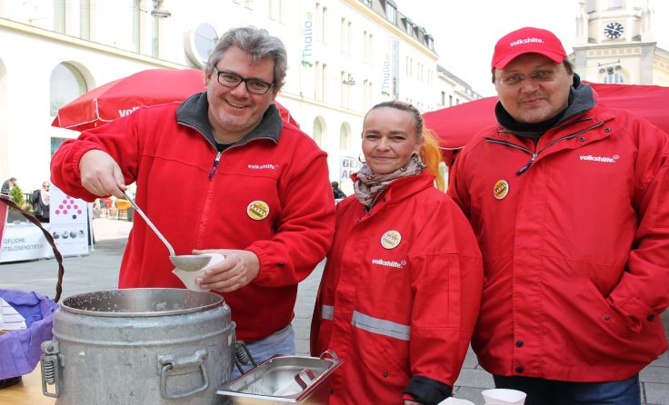 Auch am Martin-Luther-Platz in Linz wurde Suppe ausgeschenkt. Foto: Volkshilfe
