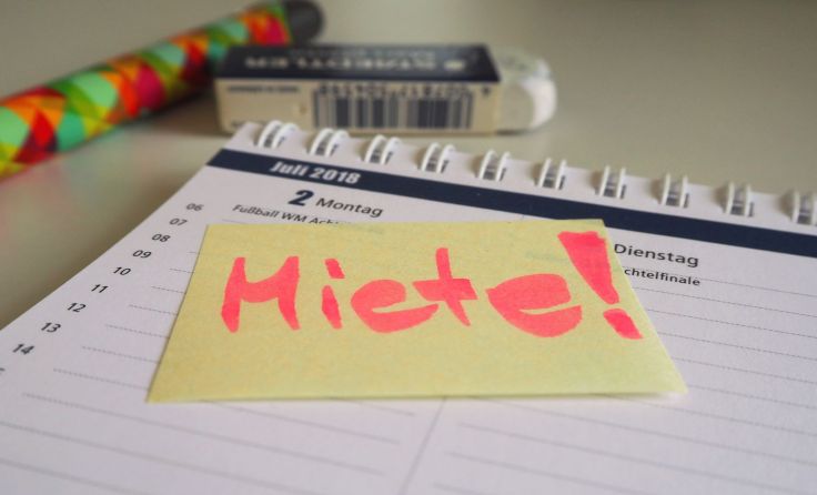 Die Schuldnerhilfe wickelt alle notwendigen Zahlungen für den Klienten ab. Foto: Stadler