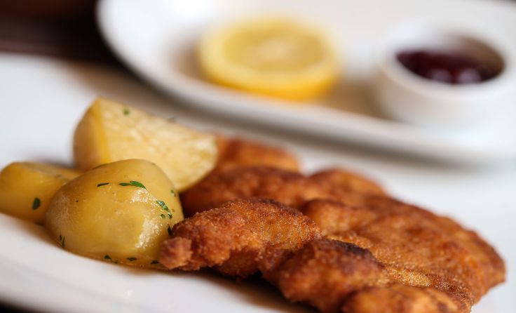 Die Hauptzutaten, Fleisch und Eier, werden gekennzeichnet. Foto: Weihbold
