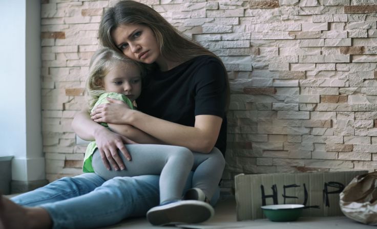 Oft haben betroffene Frauen Angst ihre Kinder zu verlieren. Foto: Africa Studio/Shutterstock.com