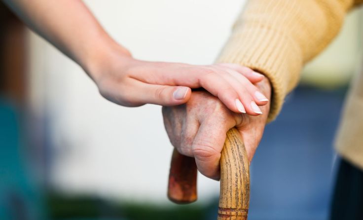 Die Zahl der Absolventen in Pflegeberufen ist rückläufig. Foto: Lighthunter/Shutterstock.com