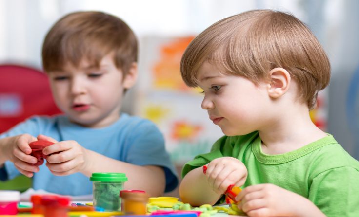 Über 4.000 Kinder betreute der Familienbund 2018. Foto: Oksana Kuzmina/Shutterstock.com