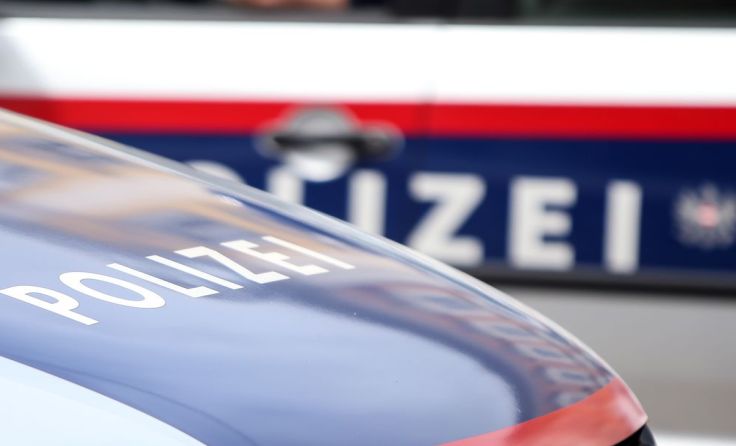 Die Polizei fahndet nach dem Täter. Symbolfoto: Weihbold