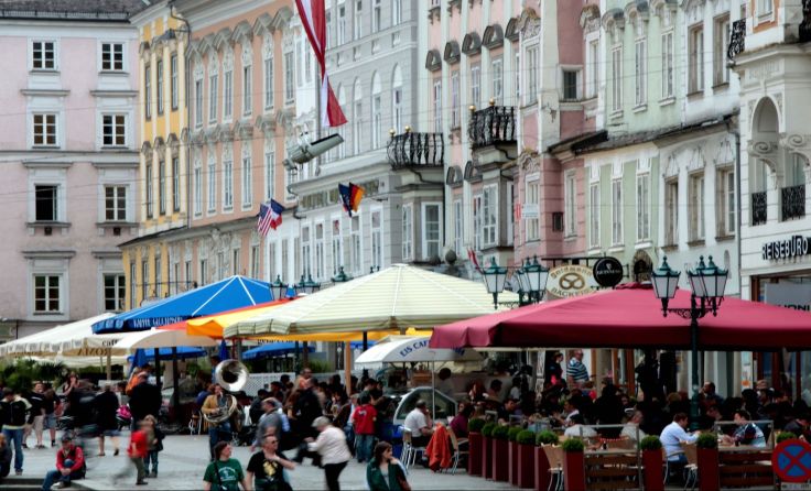 Viele Schanigärten gibt es auch am Hauptplatz. Symbolfoto: Weihbold