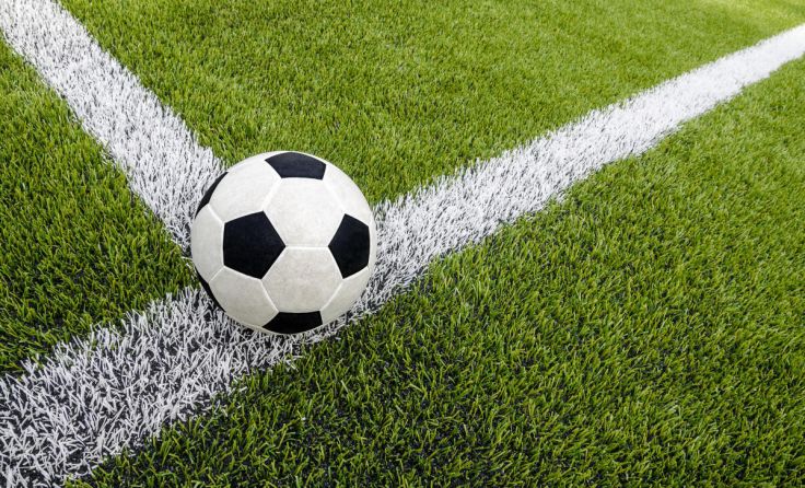 Der Bau der Kunstrasenplätze kann stattfinden. (Foto: tkroot/Shutterstock.com)