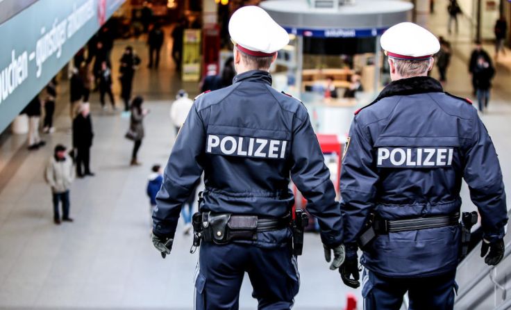 Polizisten am Linzer Hauptbahnhof (Symbolfoto) (Foto: Weihbold)