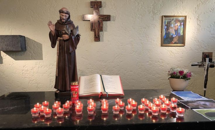 Für jedes Tier soll eine Kerze entzündet werden. (Foto: Jan van Leyden)