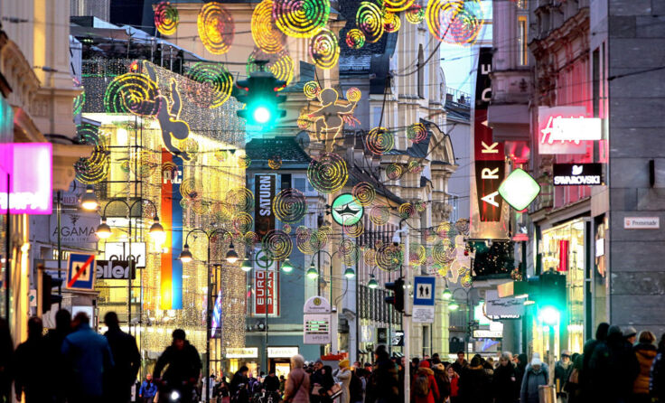 Die Vorweihnachtszeit ist auch auf der Landstraße die stärkste Zeit des Jahres. (Foto: Weihbold)