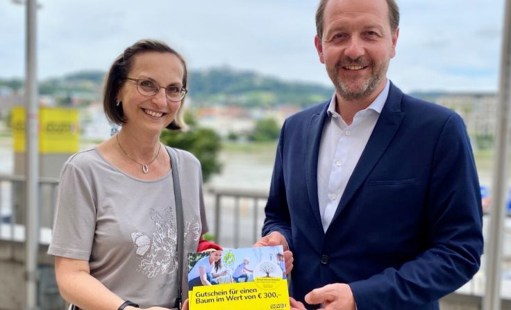 Gewinnerin Heidi Brigitta Mayr mit Vizebürgermeister Bernhard Bair (Foto: Die Linzer Volkspartei)