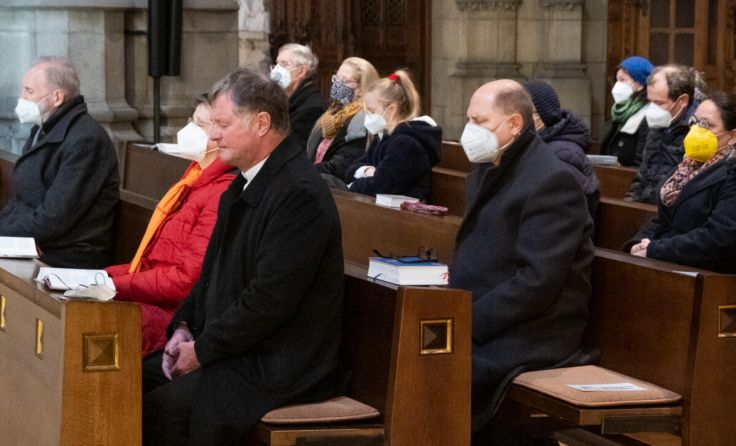 Beider Gedenkminute im Mariendom (Foto: Diözese Linz / Kienberger)