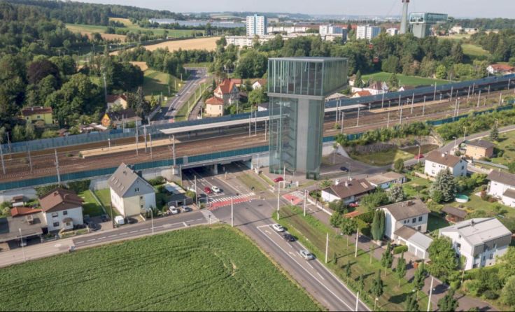 So könnte eine Seilbahnstation beim Bahnhof Ebelsberg aussehen. (Foto: Baucon)
