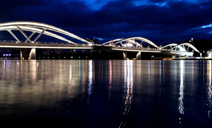 Die neue Eisenbahnbrücke (Foto: Weihbold)
