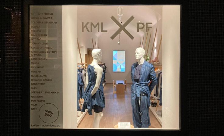 Im Schaufenster in der Herrenstraße 14 ist die Kollektion zu sehen (Foto: Kleider machen Leute)