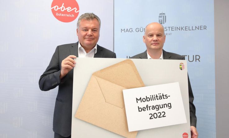Landesrat Günther Steinkellner und Berthold Pfeiffer (Foto: Land OÖ/Ernst Grilnberger)
