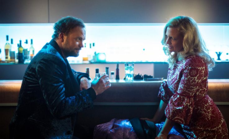Thomas Stipsits als charmanter Callboy mit Waschbärbach (Foto: Allegro Film/Philipp Brozsek)