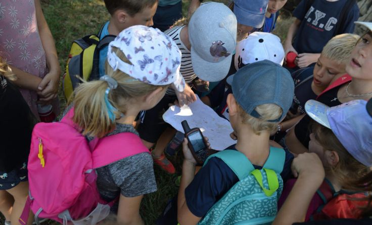 Bei der Schatzsuche (Foto: Josef Dolzer)