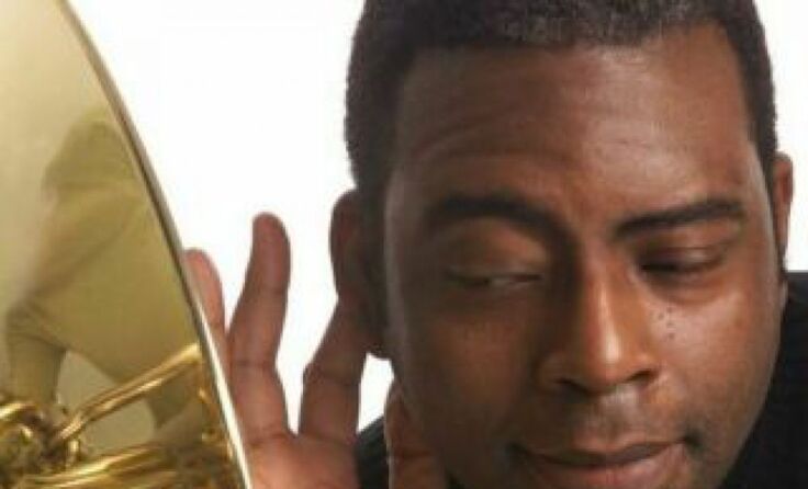 Bereits mit 18 Jahren reiste Jon Sass mit seiner Tuba um die Welt. *Foto: Jon Sass