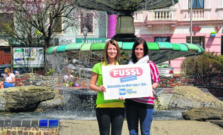 Beim Eisessen wurde Magdalena Hüttler vom Tips Glücksengerl überrascht.