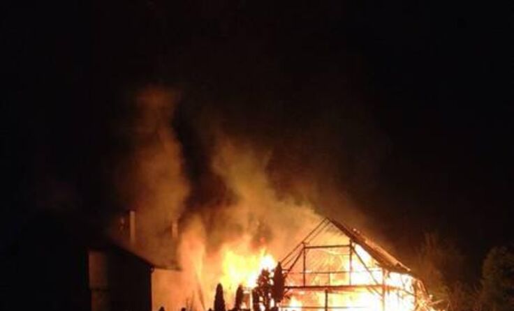 Das Wirtschaftsgebäude stand im Vollbrand. Fotos: FF Marbach am Wald